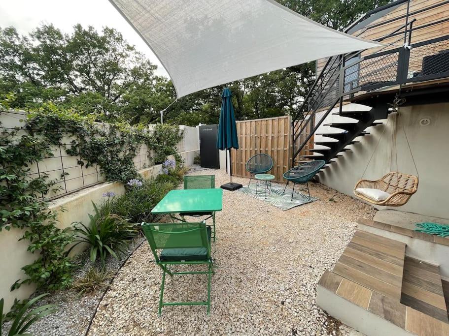 Bulle de détente avec jacuzzi Saint-Martin-de-Londres Esterno foto